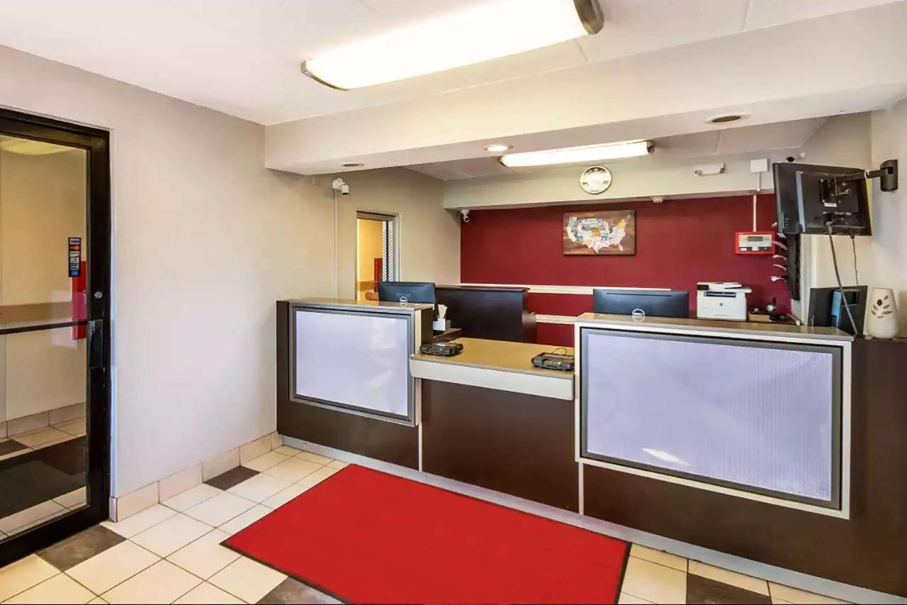 Super 8 By Wyndham Charleston Wv Hotel Exterior photo